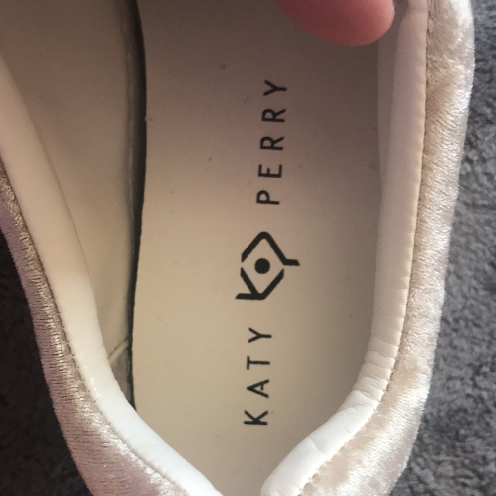 Katy Perry Velvet Sneakers “The Brielle” Tan Ivory Cream Women Size 7.5 - Picture 12 of 12